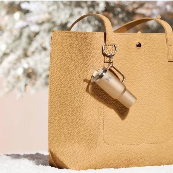 Stanley x Elf Mini Quencher Ornament Keychain NEW - Honey talks - Picture 3 of 4